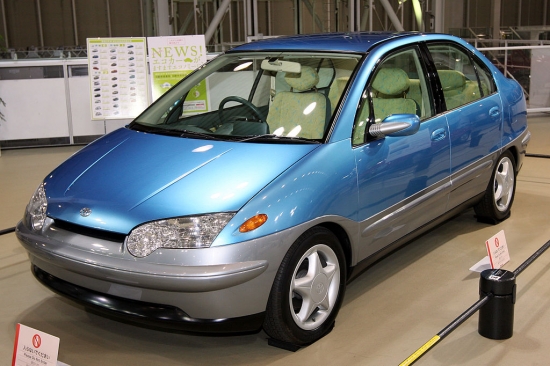 Toyota Prius – первый в мире гибридный автомобиль