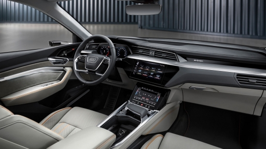 Обзор электроавто Audi e-tron