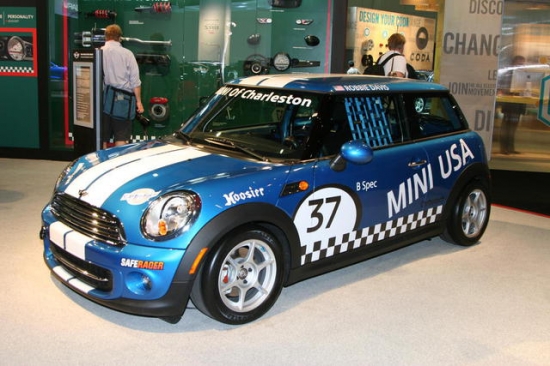 Mini представил гоночный Cooper B-Spec