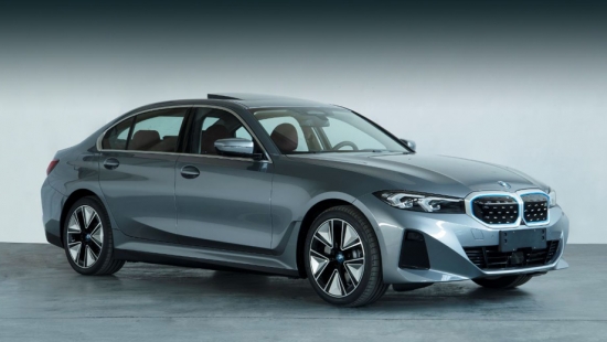 BMW i3 elektriskais sedans debitē Ķīnā