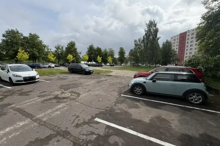 Jelgavā pie Loka maģistrāles atvērtas 20 stāvvietas: praktiskā informācija