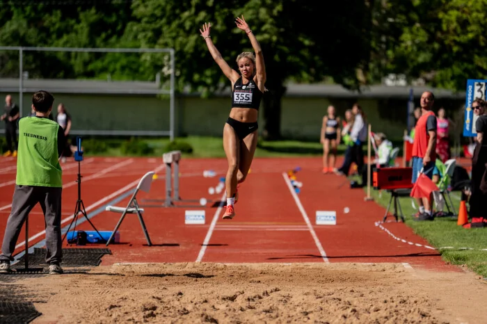 Ventspilniece Brenda Džiliana Apsīte atkārto Latvijas U20 rekordu: kas jāzina iedzīvotājiem
