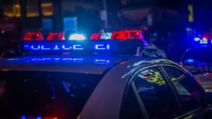 Rīgā bēgošs autovadītājs izraisa divas sadursmes