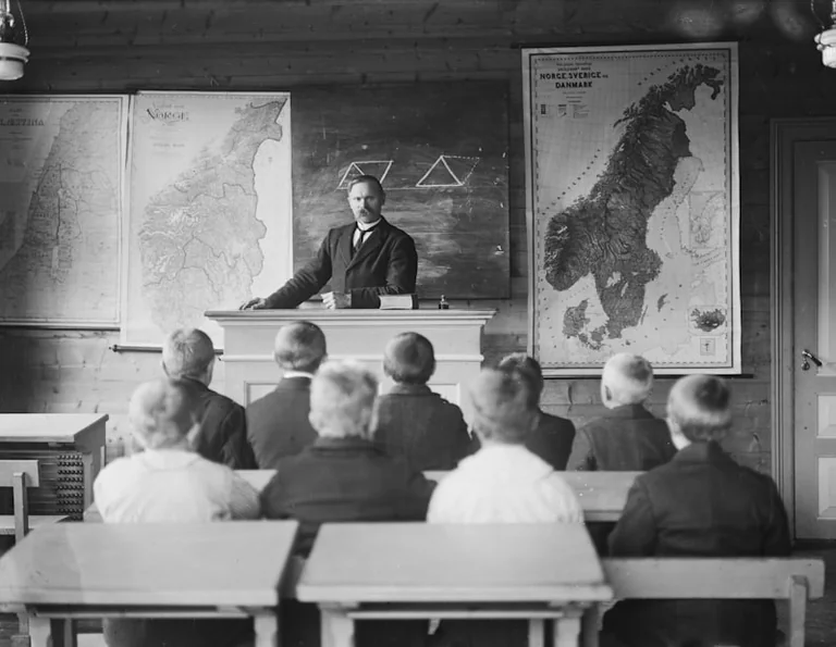 Praulienā meklē latviešu valodas skolotāju: vai der pieteikumam?